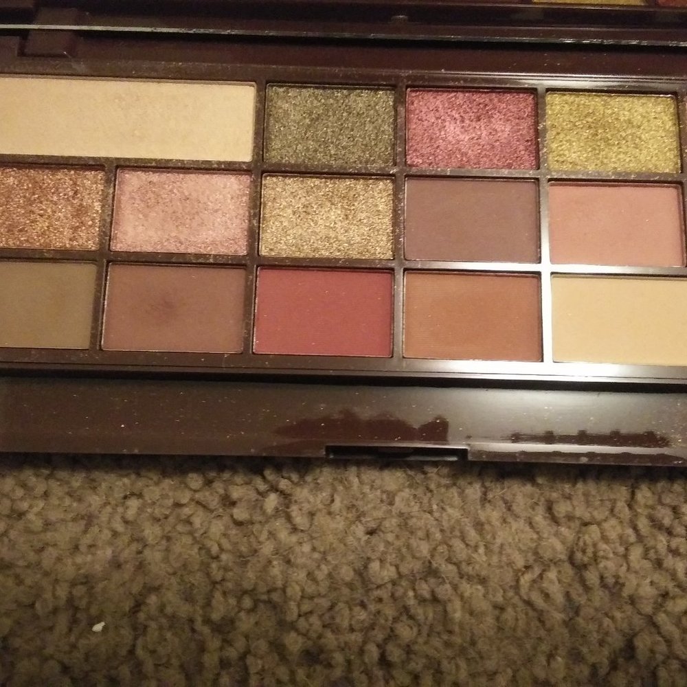 Makeup Revolution Rose Gold Chocolate Palette